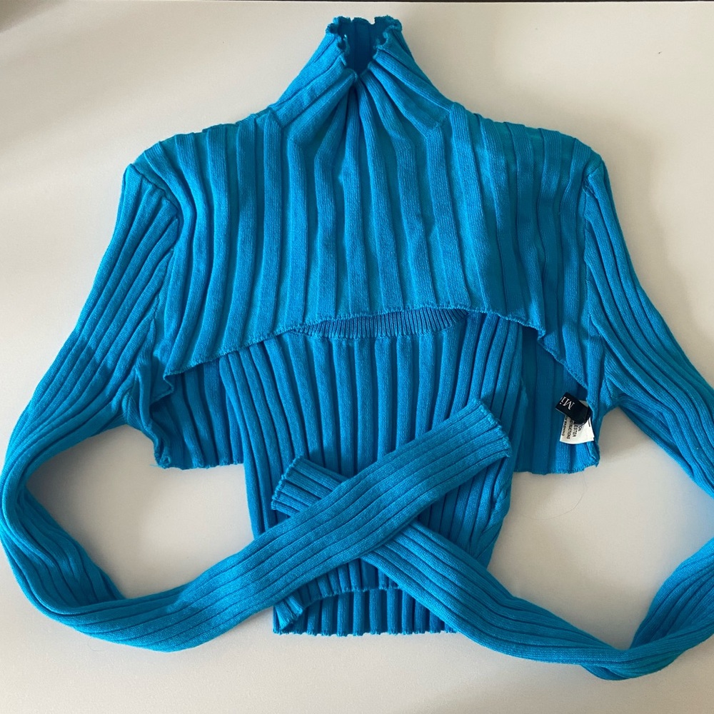 Blue two set top. Comes with tank top and turtle neck long sleeve top. 💙